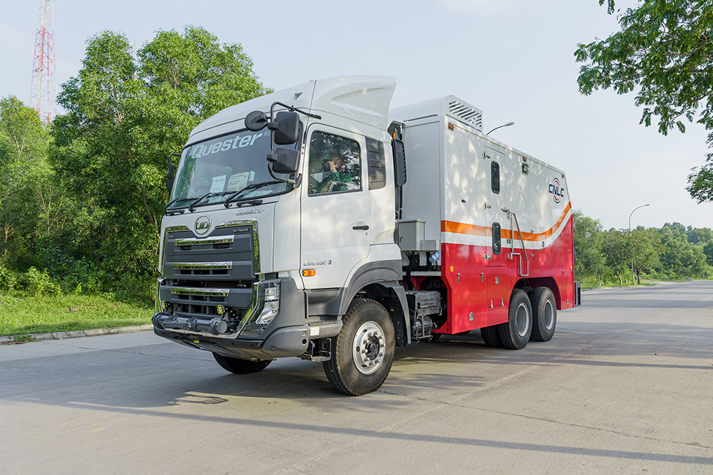 CNLC wireline logging truck unit